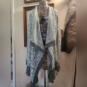 Abercrombie & Fitch Dark Gray and White Knit Sweater